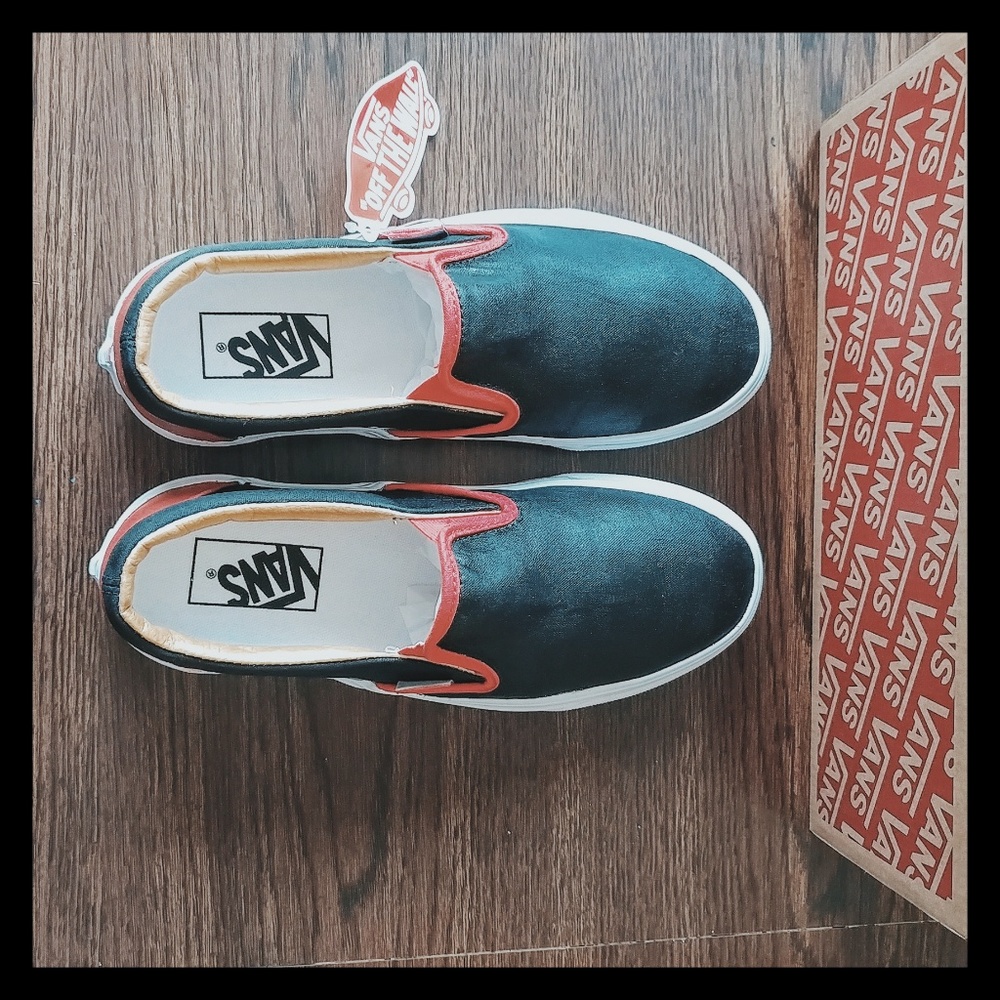 VANS CLASSIC SLIP ON CUSTOM BLACK RED 7.5 NWT NIB - Picture 4 of 7